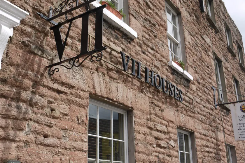 7 Houses Armagh City - Image 1