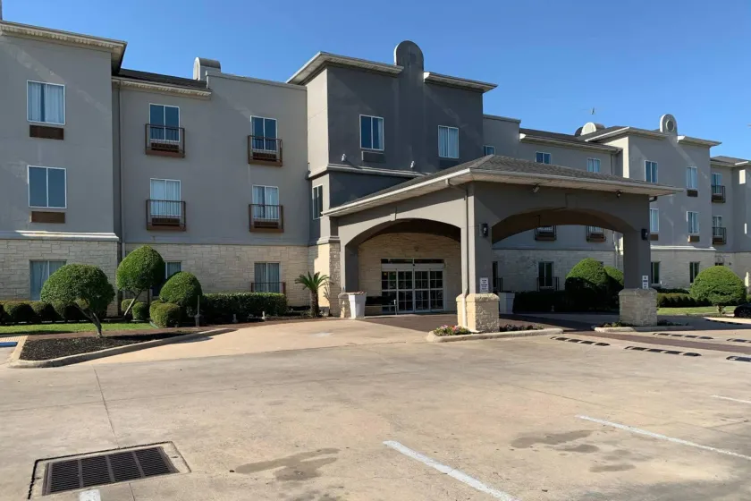 Country Inn & Suites by Radisson, Austin North Pflugerville , TX - Image 1