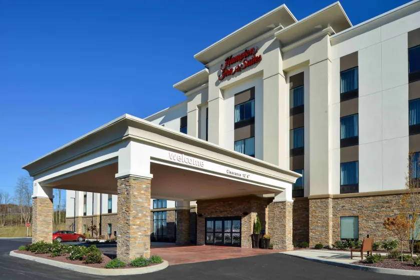 Hampton Inn & Suites Albany-East Greenbush - Image 1