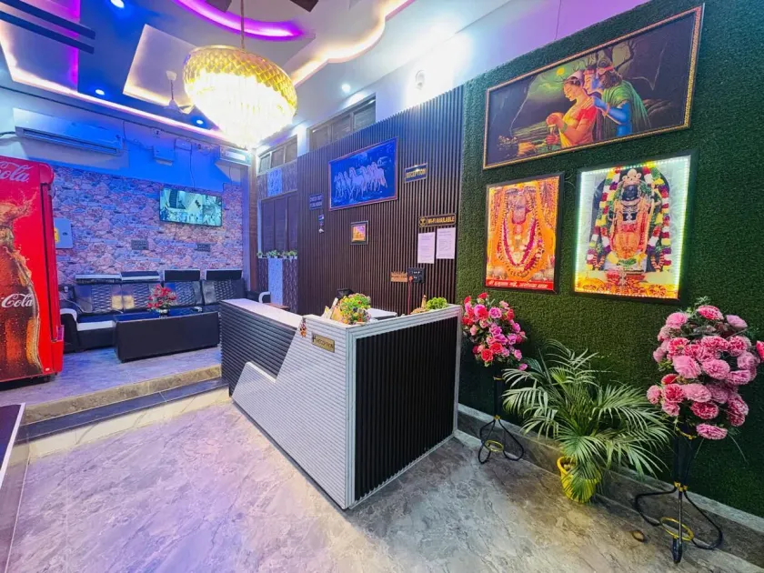 Shri Radhe Radhe Paying Guest House - Image 1