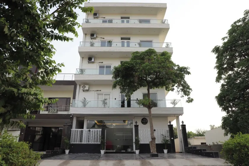 Opulent Inn By Lime Tree Hotels - Image 1