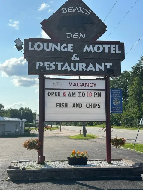 Bear's den Lounge and Motel - Image 1