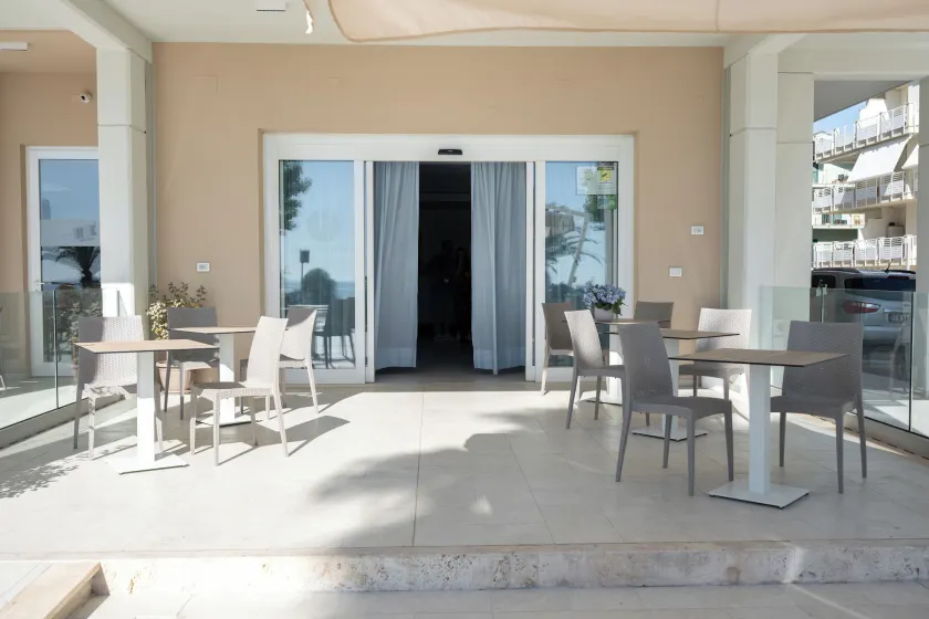 Hotel Petite Fleur - Image 1