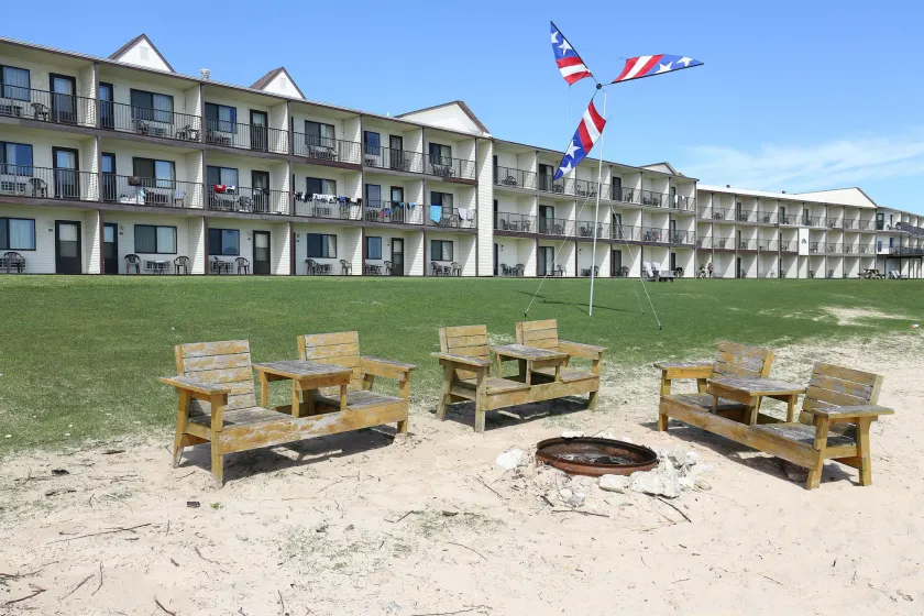 AmericInn by Wyndham Saint Ignace Lakefront - Image 1