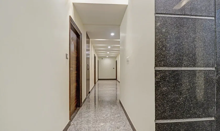 Hotel corporate suites - Entrada (vista interior)