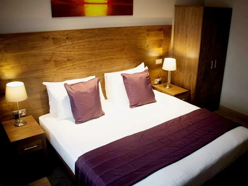The White Hart - Image 1