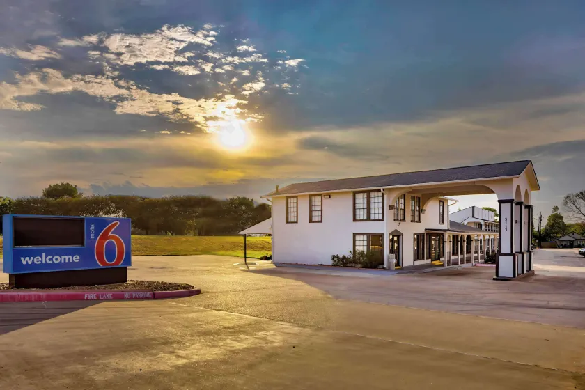 Motel 6-Bryan, TX - College Station - Image 1