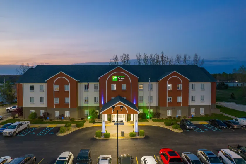 Holiday Inn Express Hotel & Suites Bedford by IHG - Image 1