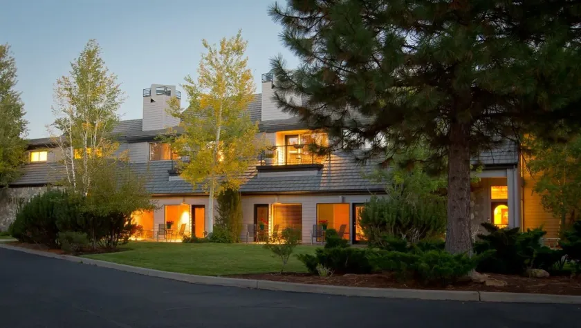 Pine Ridge Inn - Image 1