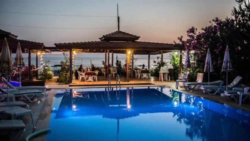 As Queen Beach Hotel - Image 1