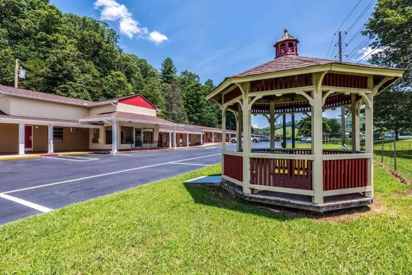 Americas Best Value Inn Franklin - Image 1
