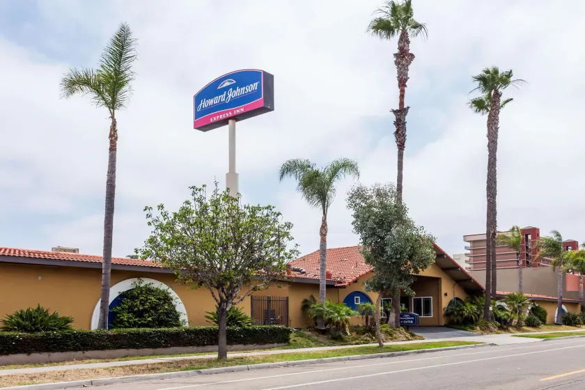 Howard Johnson by Wyndham National City/San Diego South - Image 1