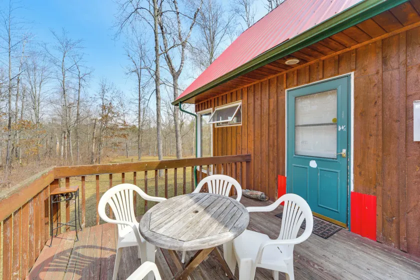 1 Mi to South Twin Lake: Cabin w/ Deck in Trego! - Innvendig