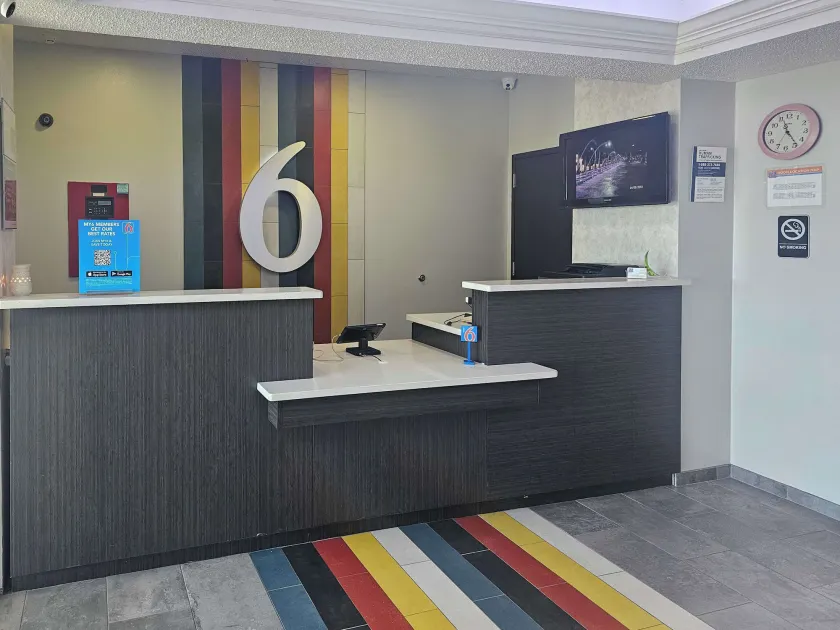 Motel 6 Sinton TX - Lobby