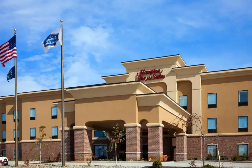 Hampton Inn & Suites Middlebury - Image 1