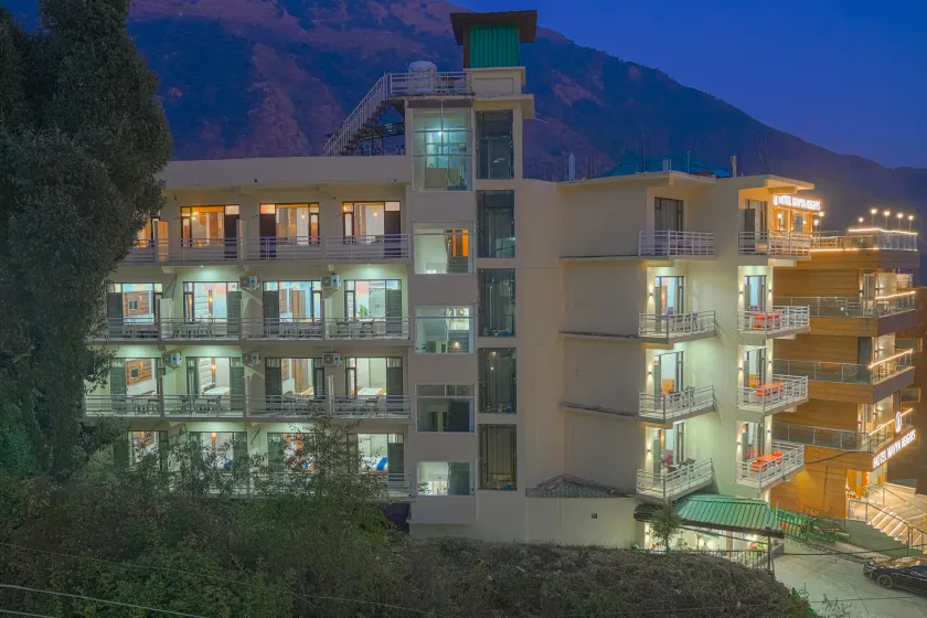 Hotel AK Continental - Image 1