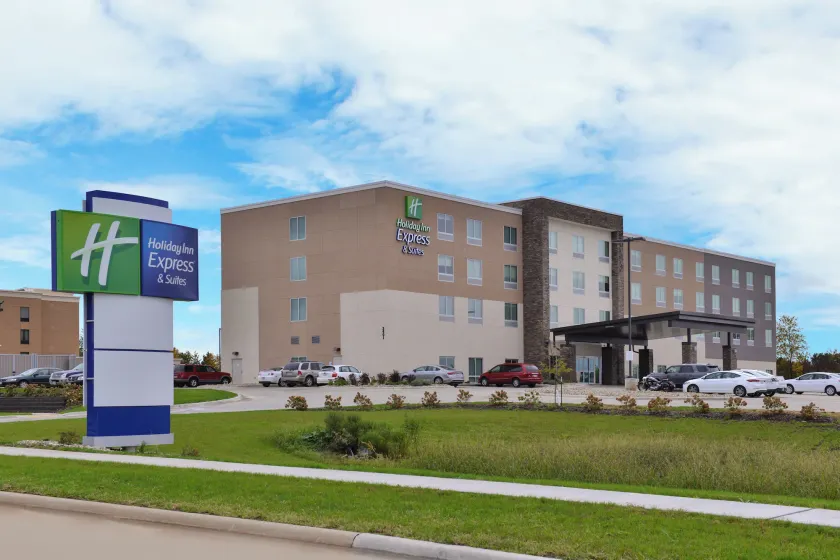 Holiday Inn Express & Suites - Marshalltown by IHG - Image 1