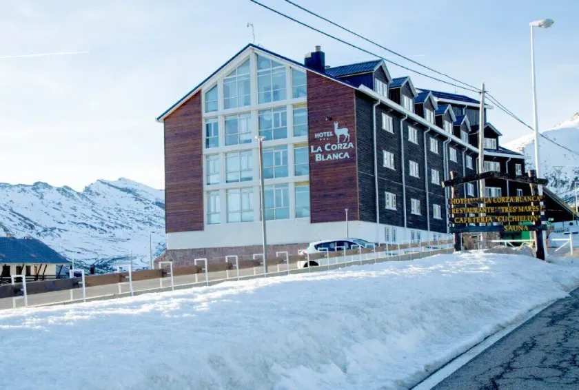 Hotel SNÖ La Corza Blanca - Image 1