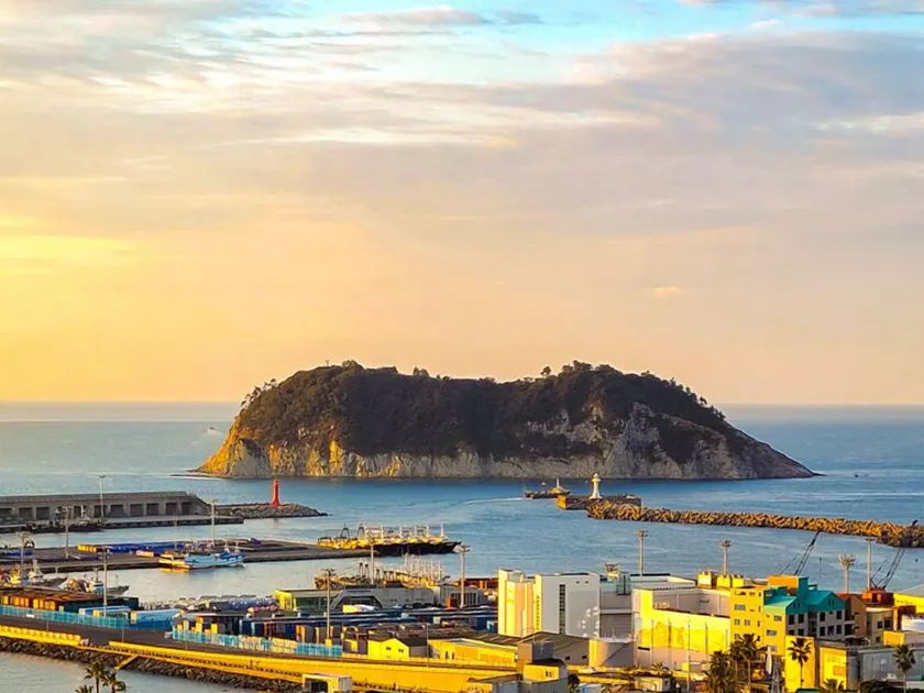 Hotel bridge Seogwipo - Image 1