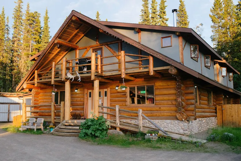Arctic Divide Lodge - Image 1