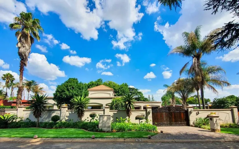OR Tambo Airport Mansion ,Self Catering Holiday Home - Image 1