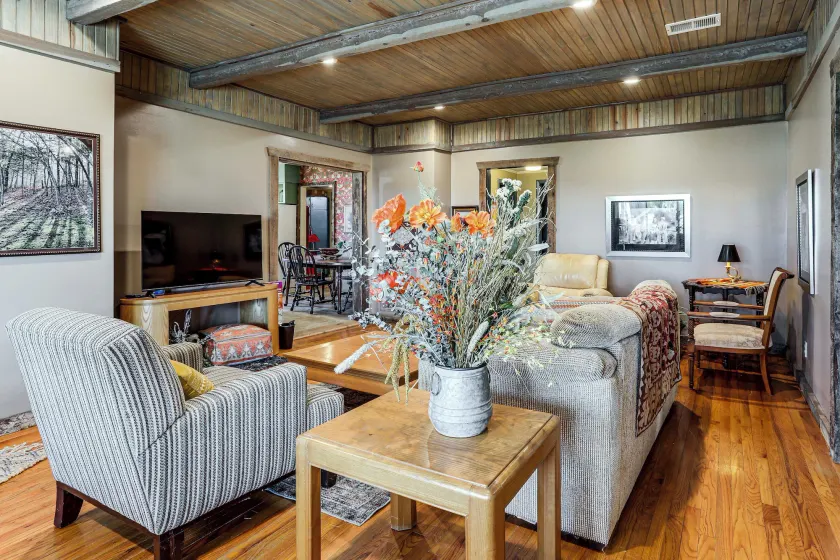 Gassville Group Getaway! Dog-friendly Home + Yard - Image 1
