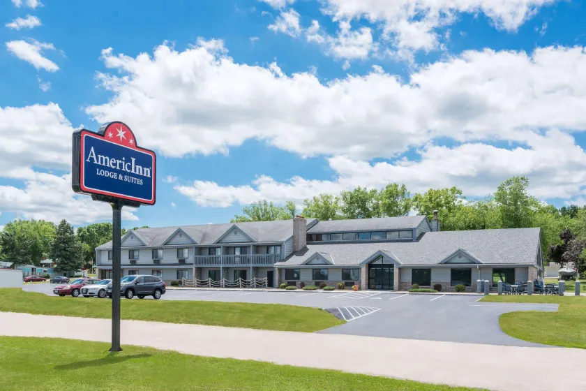 AmericInn by Wyndham Lake City - Image 1