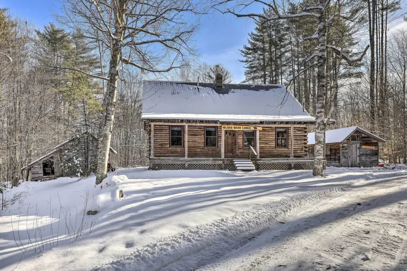 Black Bear Lodge: A Rural White Mtns Retreat - Image 1