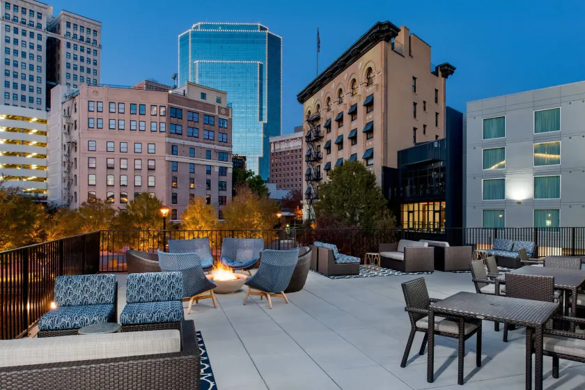 Fairfield Inn & Suites Fort Worth Downtown/Convention Center - Image 1