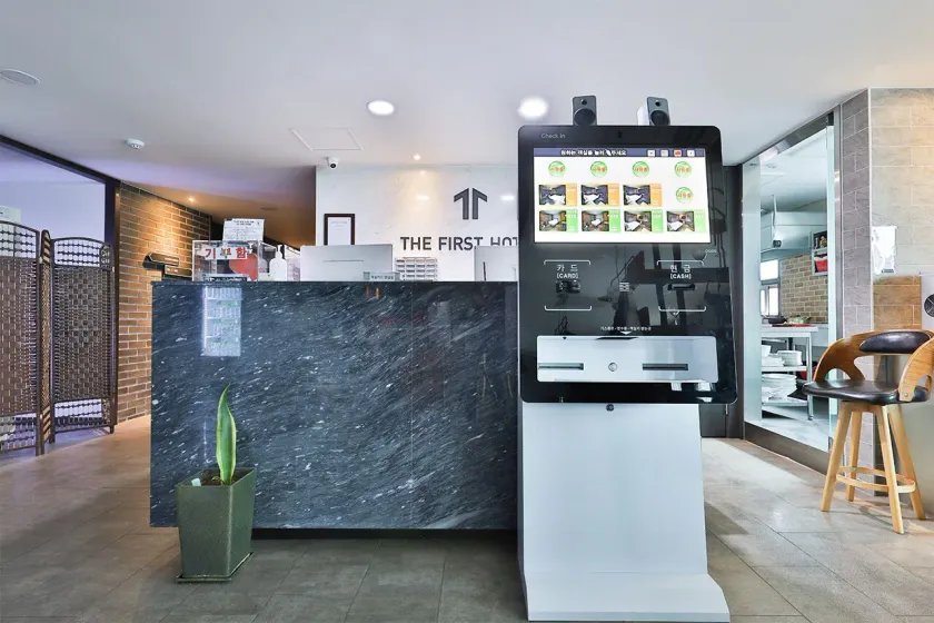 The First Hotel - Reception