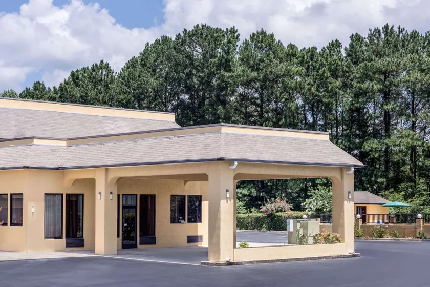 Days Inn by Wyndham Biscoe - Image 1