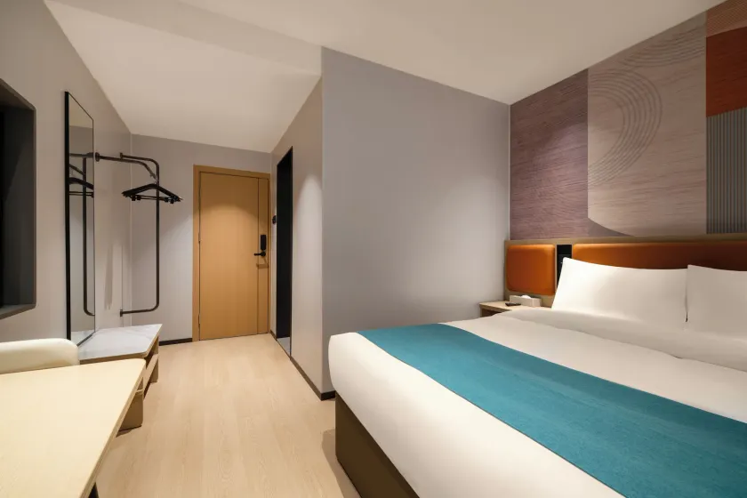 Guang Dong Hotel - Image 1