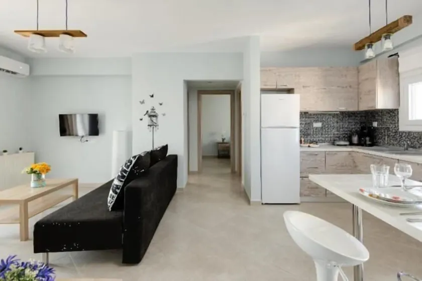 Bright Spacious Two-bedroom Apartment - Image 1
