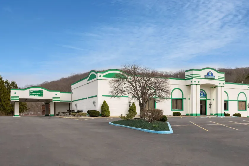 Ramada by Wyndham Butler/Tesla Biohealing Resort - Image 1
