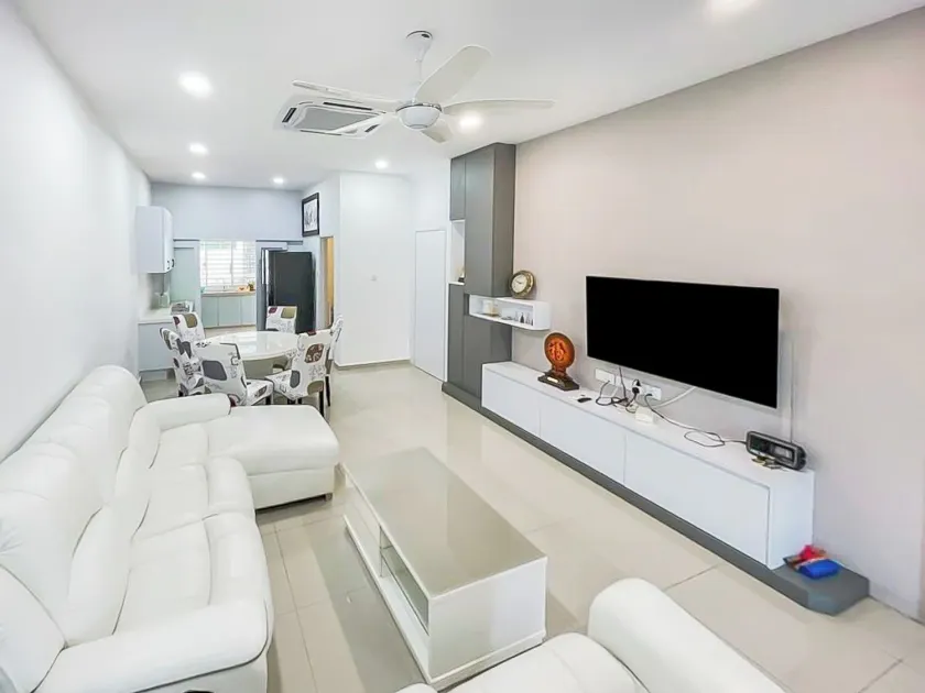 4 Bedroom Landed House - Image 1