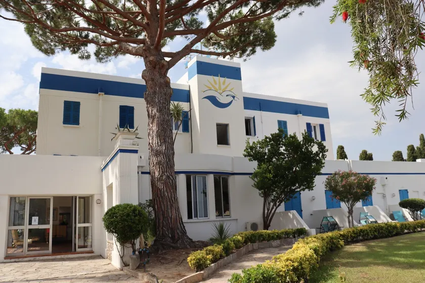 Hôtel le Bellevue - Image 1