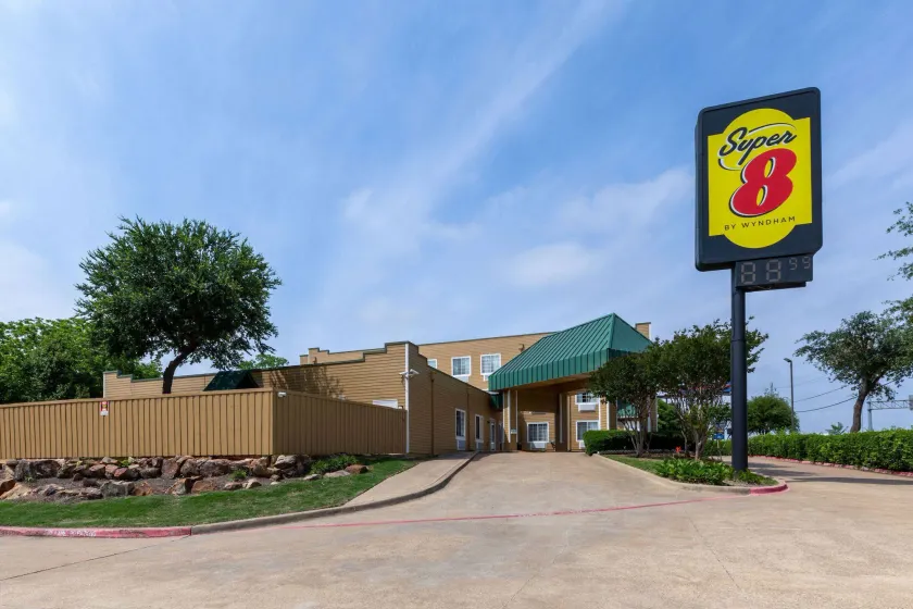Super 8 by Wyndham Garland Rowlett East Dallas Area - Image 1