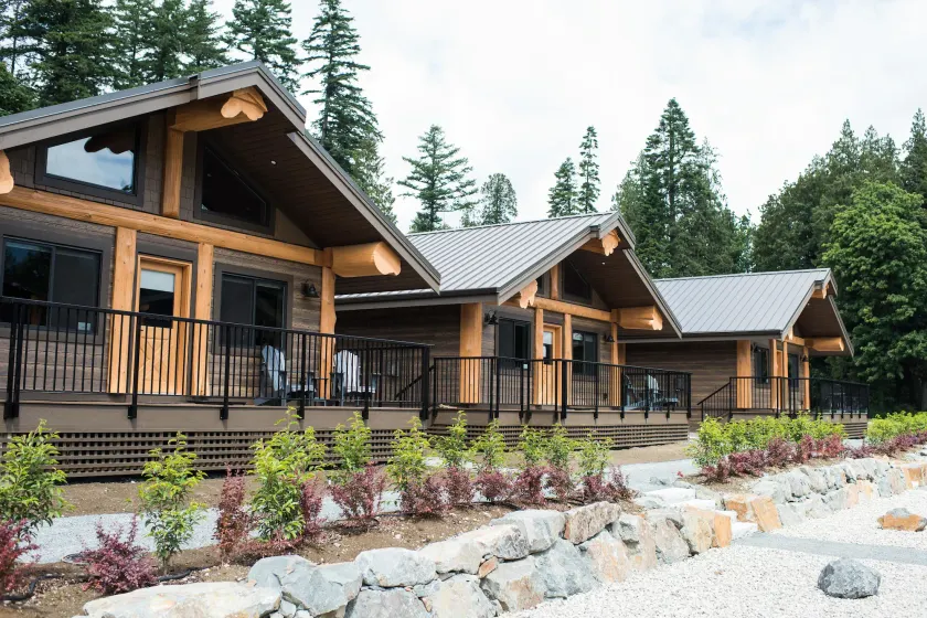 Rowena's Inn On The River - Image 1