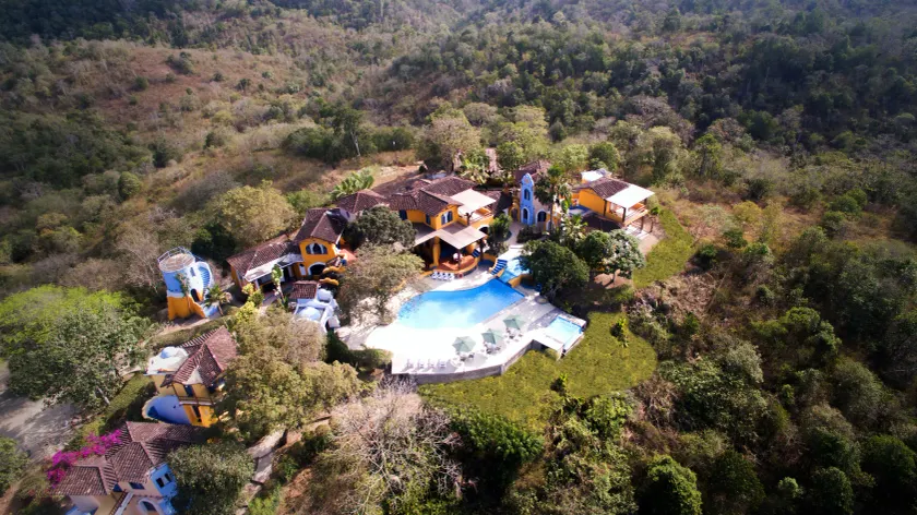 Mantaraya Lodge - Image 1