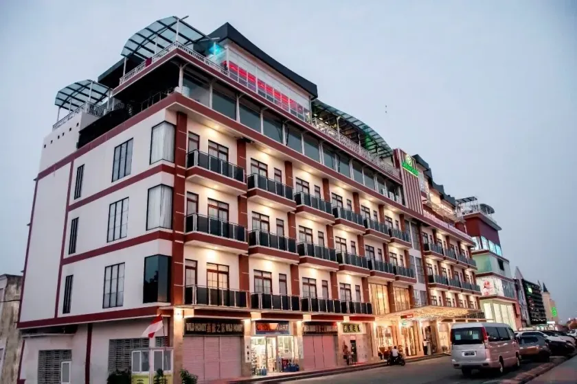 Green Rose Hotel - Image 1