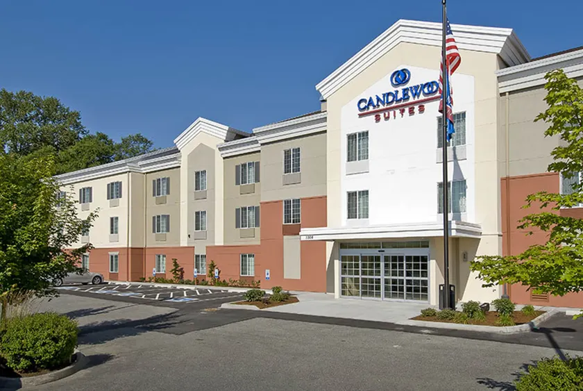 Candlewood Suites Burlington by IHG - Image 1