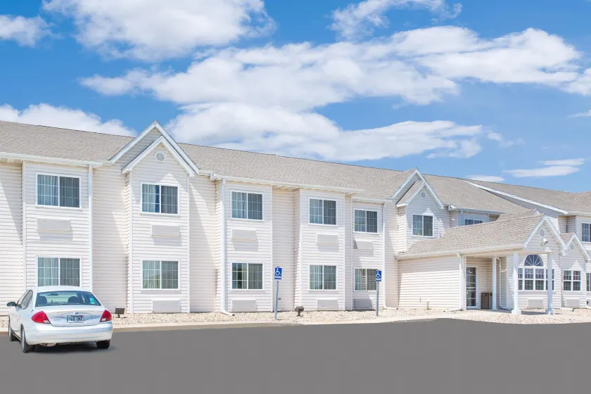 Microtel Inn & Suites by Wyndham Colfax - Image 1