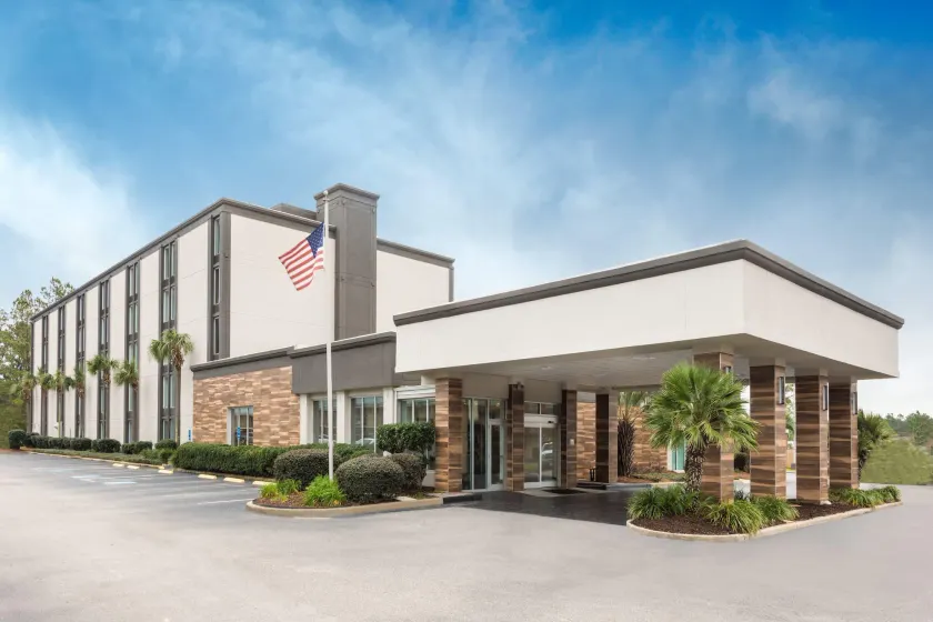 Wyndham Garden Summerville - Image 1