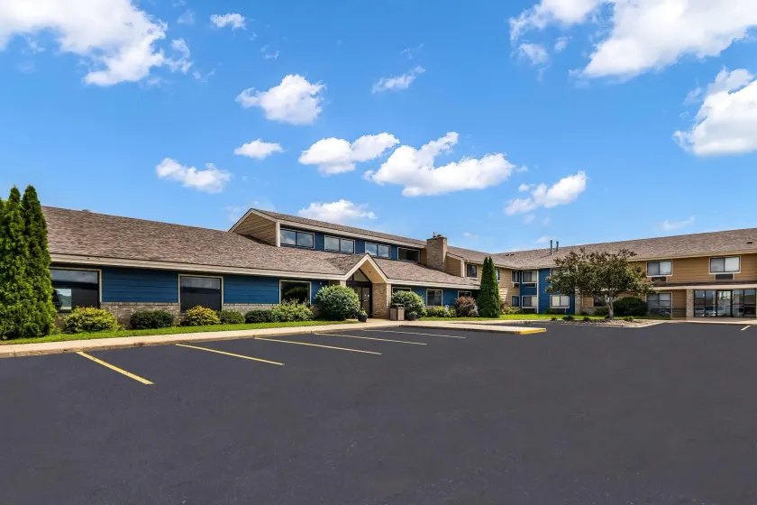 AmericInn by Wyndham Albert Lea - Image 1