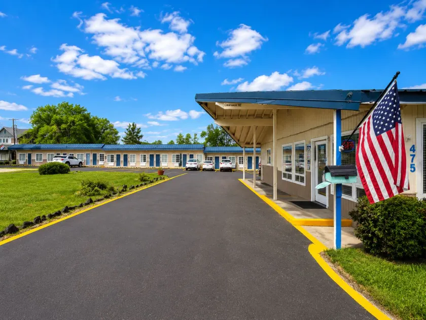 Royal Gateway Motel - Image 1