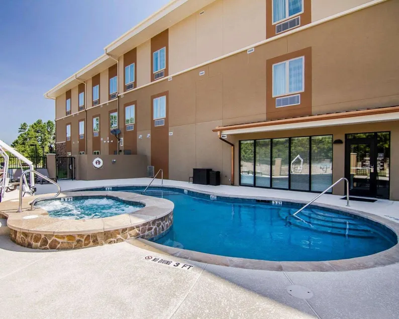MainStay Suites Lufkin - Image 1