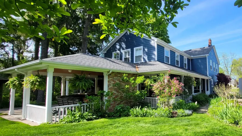 The Royal Manor Inn - Image 1