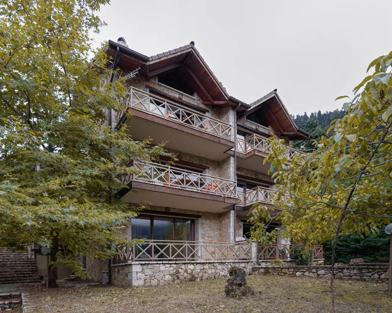 Parnassus Dreamwood Chalet - Image 1