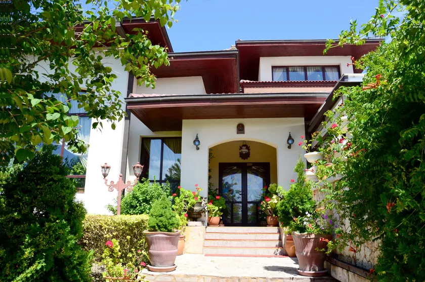 Dallas Residence - Image 1