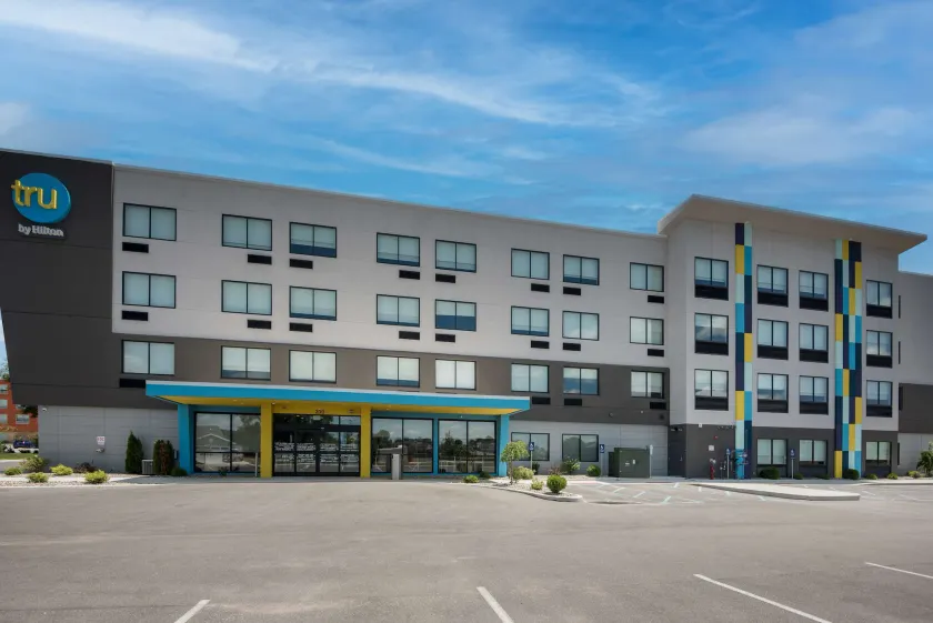 Tru by Hilton Warsaw - Image 1